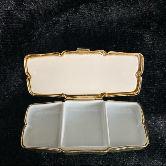 Vintage Lefton Gold Floral purple flowers Pill Box Case w/3 Compartments - Picture 2 of 5